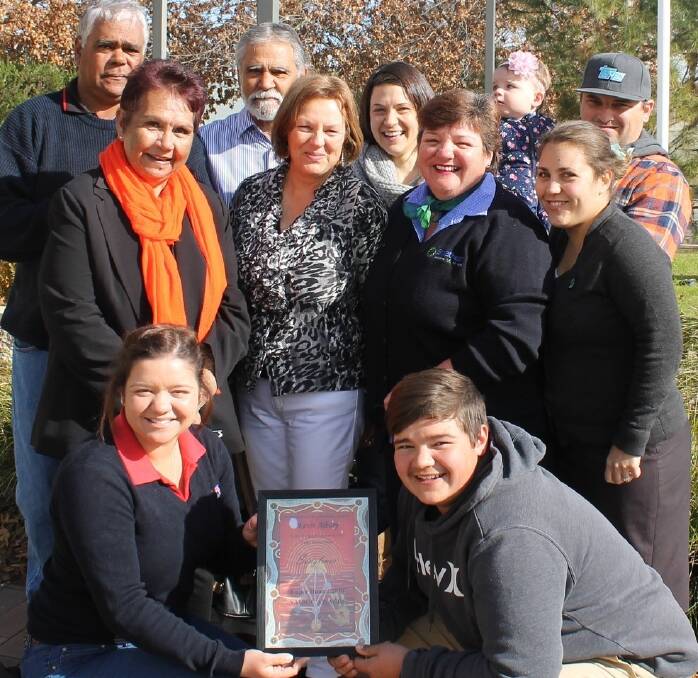 HAPPY: The Albury family proudly received an award honouring the late Kevin Albury of Scone from Wanaruah Aboriginal Land Council chairperson Jean Hands.
Back to front: Albert Albury, Royce Albury and Melanie, Darcie and Daniel Collins, Aunty Jean, Patrina Albury, Simone Albury, Amanda Albury, and Caitlin and Jack Albury with the award honouring Kevin Albury.